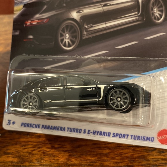 HOT WHEELS 1/64 2022 MODERN CLASSICS FULL SET OF 5 PORSCHE TESLA CADILLAC JAGUAR - Picture 6 of 11